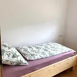 Danner Familien-ferienwohnungen - Ruhige Lage, 650 M Zum Attersee & Zentral In *