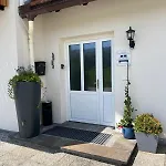 Danner Familien-ferienwohnungen - Ruhige Lage, 650 M Zum Attersee & Zentral In *