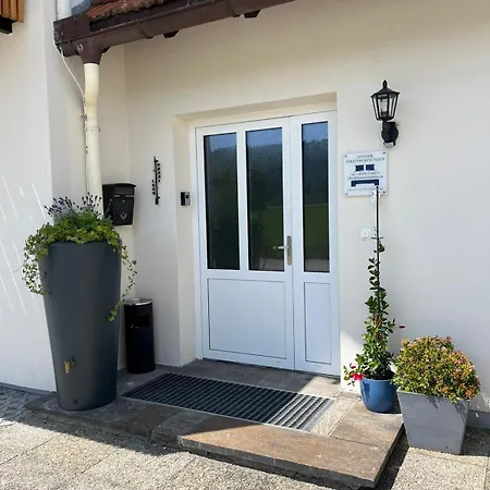 Danner Familien-ferienwohnungen - Ruhige Lage, 650 M Zum Attersee & Zentral In *