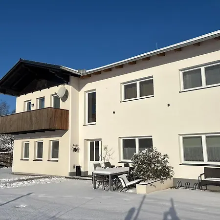 Danner Familien-ferienwohnungen - Ruhige Lage, 650 M Zum Attersee & Zentral In *