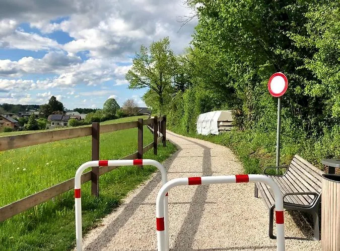 Danner Familien-ferienwohnungen - Ruhige Lage, 650 M Zum Attersee & Zentral In Lägenhet *