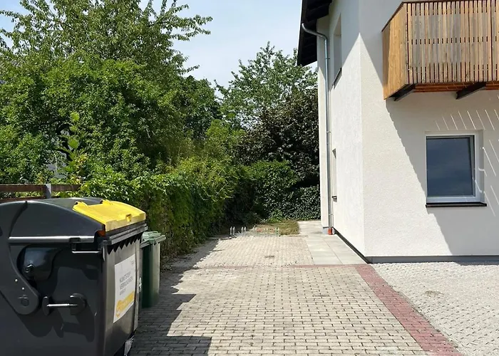 Danner Familien-ferienwohnungen - Ruhige Lage, 650 M Zum Attersee & Zentral In