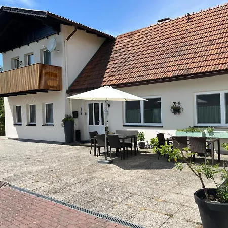 Danner Familien-ferienwohnungen - Ruhige Lage, 650 M Zum Attersee & Zentral In *