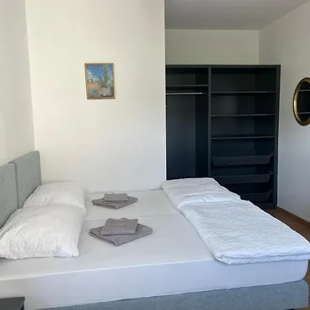 Danner Familien-ferienwohnungen - Ruhige Lage, 650 M Zum Attersee & Zentral In *