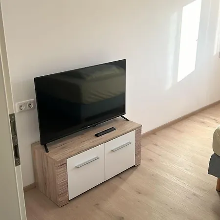 Danner Familien-ferienwohnungen - Ruhige Lage, 650 M Zum Attersee & Zentral In Lejlighed
