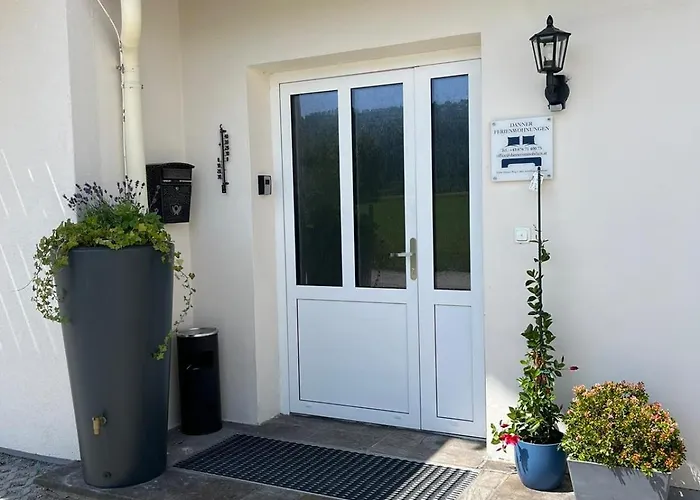 Danner Familien-ferienwohnungen - Ruhige Lage, 650 M Zum Attersee & Zentral In *